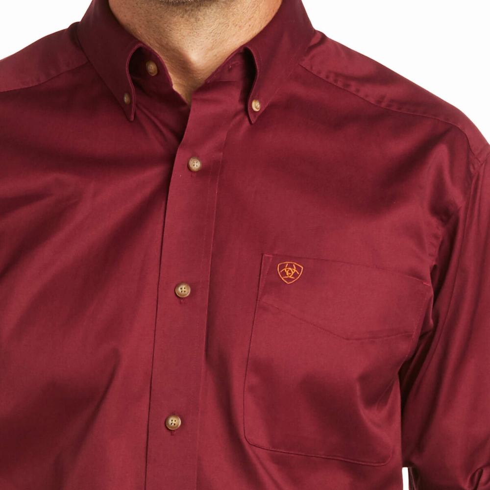 Men's Ariat Solid Twill Fitted Shirts Burgundy | BEJM-07531