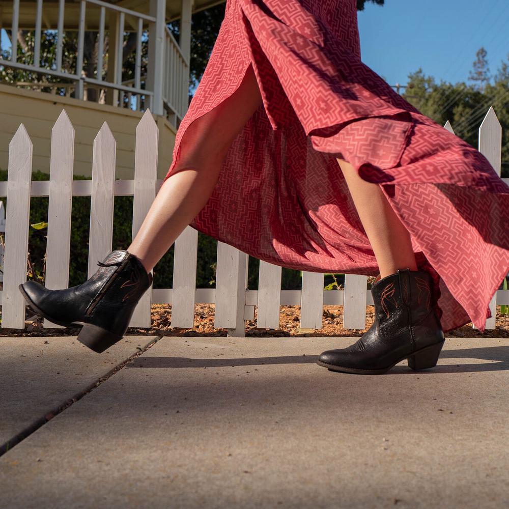 Women's Ariat Darlin Booties Black | FNVP-93164